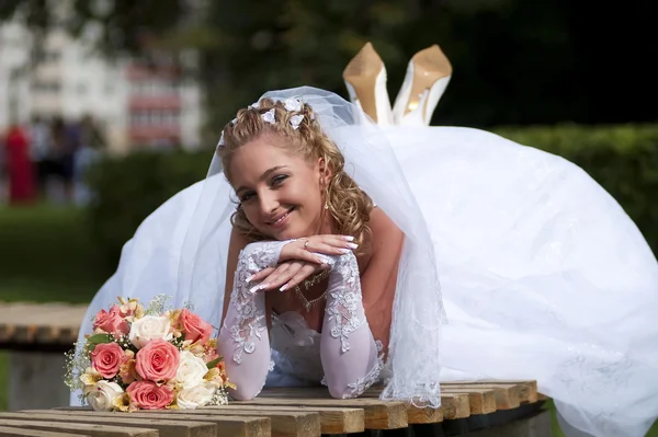 Den lyckliga bruden — Stockfoto