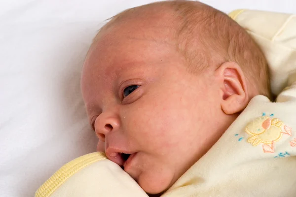 노란 아기 — 스톡 사진