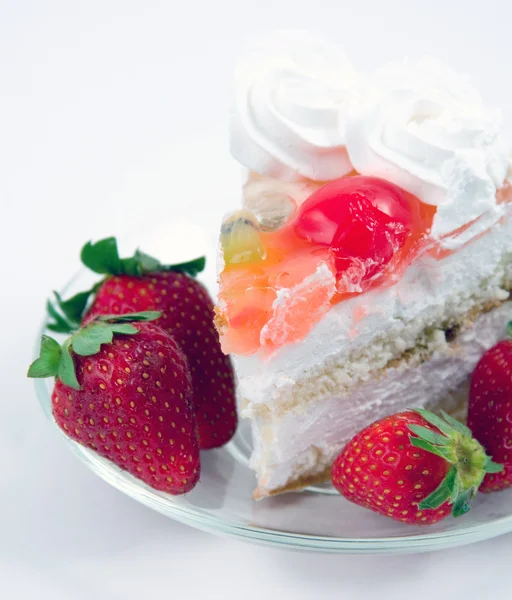 Ausgefallener Kuchen und Erdbeere — Stockfoto