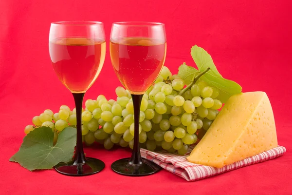 Vinho, queijo e frutas — Fotografia de Stock