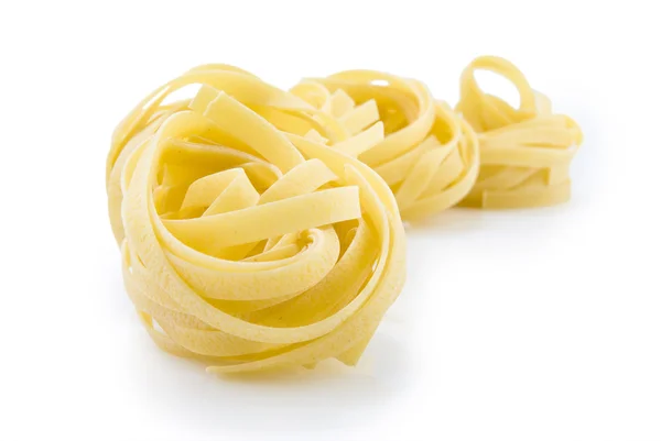 Rad torr boet pasta på vit — Stockfoto