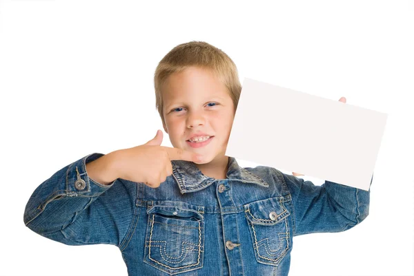 Chlapec drží prázdné poukázal na — Stock fotografie