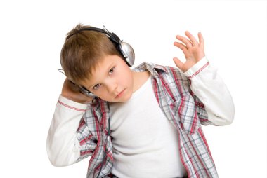 Çocuk kulaklık müzik dinliyor