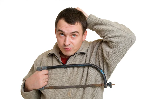 Mladý muž s pilou přemýšlet o opravu — Stock fotografie