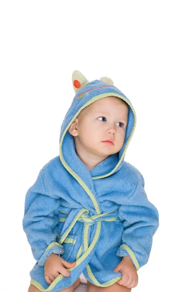 Baby dressing blauwe badjas — Stockfoto