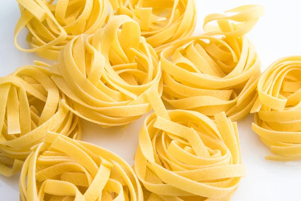 Mucchio di spaghetti sotto forma di nidi — Foto Stock