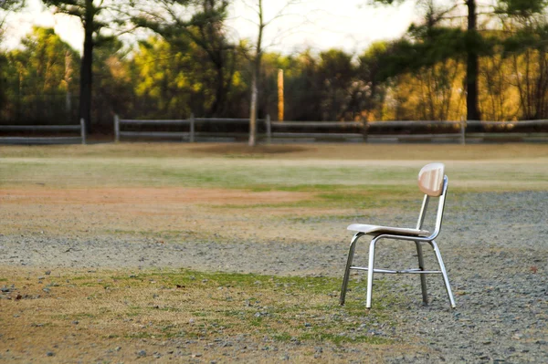 Самотній стілець — стокове фото
