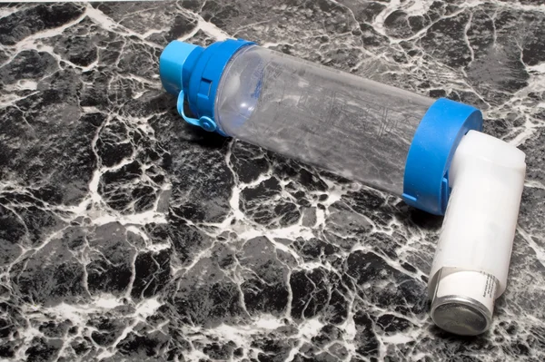 Inhalador con tubo de extensión —  Fotos de Stock