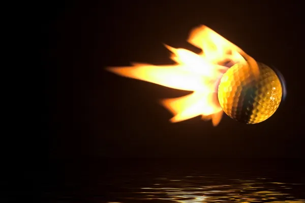 Palla da golf fiammeggiante — Foto Stock