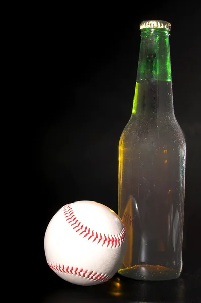 Бейсбол и пиво — стоковое фото