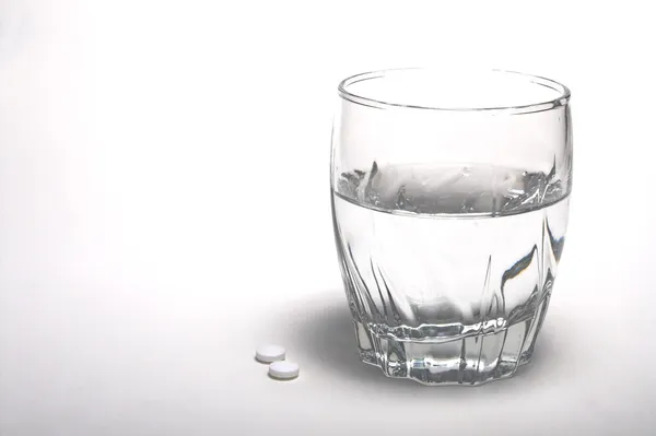 Aspirin und Wasser — Stockfoto