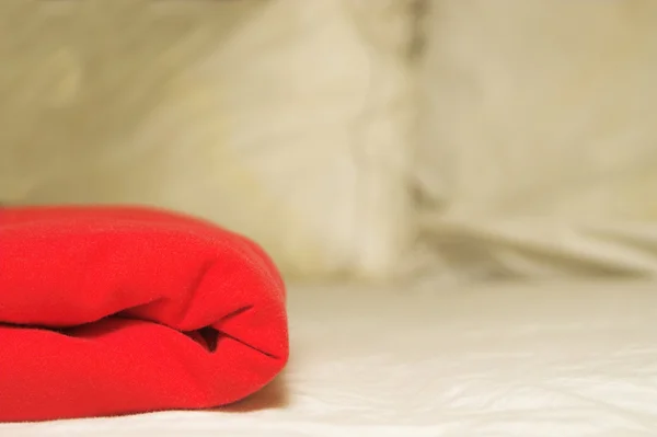 Roupa de cama vermelha — Fotografia de Stock