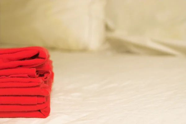 Linge de lit rouge — Photo