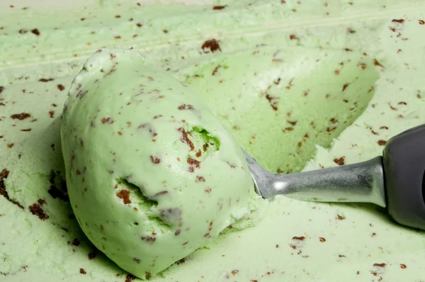 薄荷巧克力芯片冰淇淋 — 图库照片
