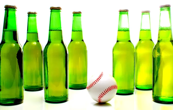 棒球和啤酒 — 图库照片