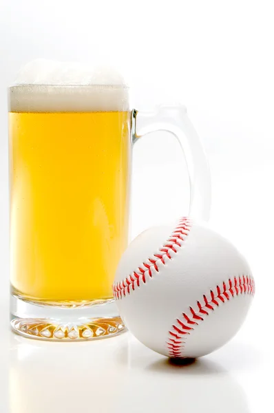 Бейсбол и пиво — стоковое фото