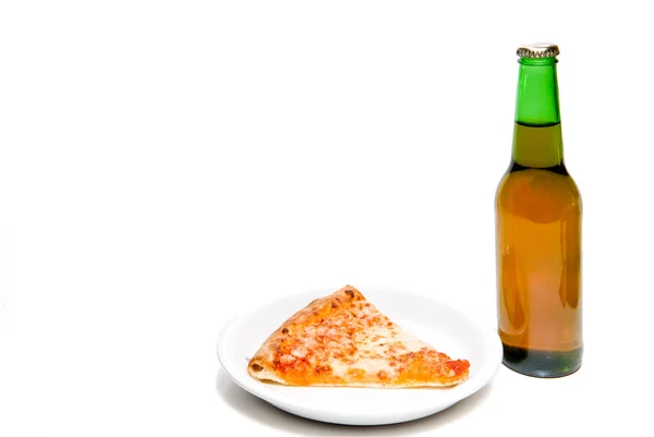 Pizza und Bier — Stockfoto