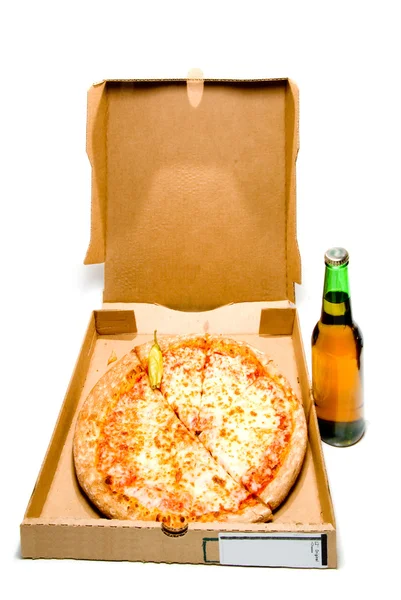 Pizza en bier — Stockfoto