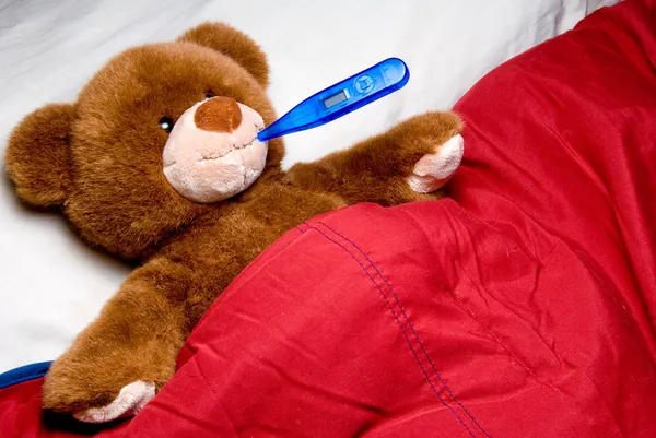 Urso de peluche doente — Fotografia de Stock