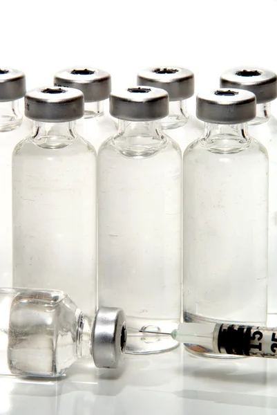 Medicamento Frasco para injetáveis e seringa — Fotografia de Stock