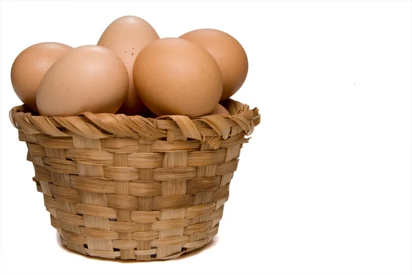 Яйцо корзина — стоковое фото