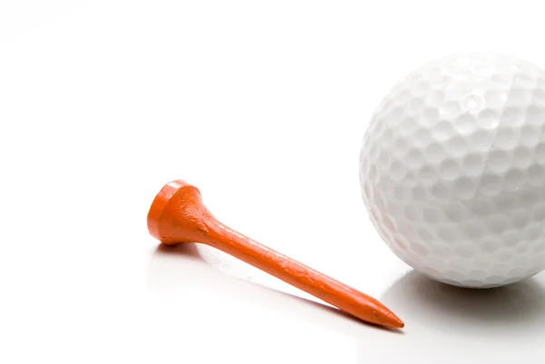 Pelota de golf y tee — Foto de Stock