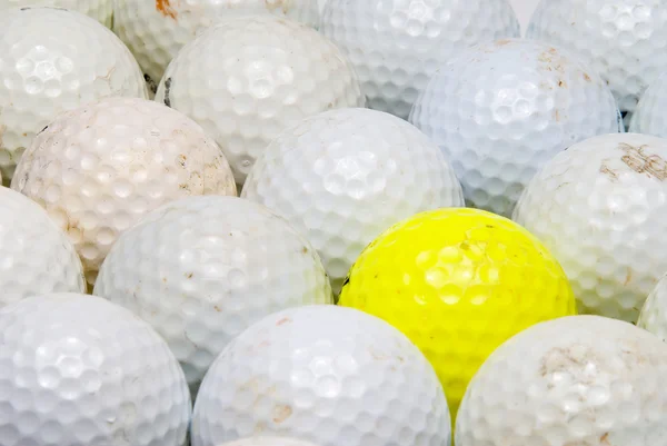 Bola de golf amarilla —  Fotos de Stock