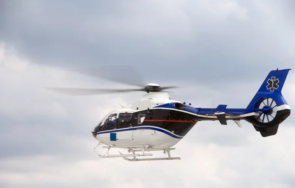 Helecopter польотів життя — стокове фото