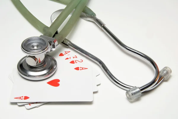 Stethoscoop en hand van harten — Stockfoto