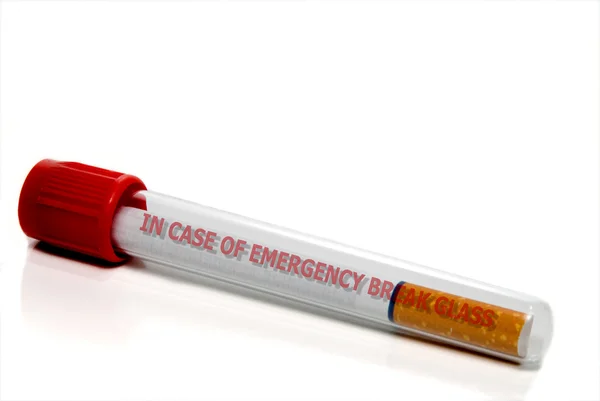 Cigarro de emergência — Fotografia de Stock