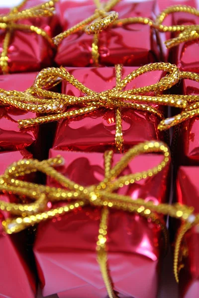 Küçük kırmızı hediyeler — Stok fotoğraf