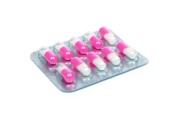Розовые таблетки в волдыре — стоковое фото