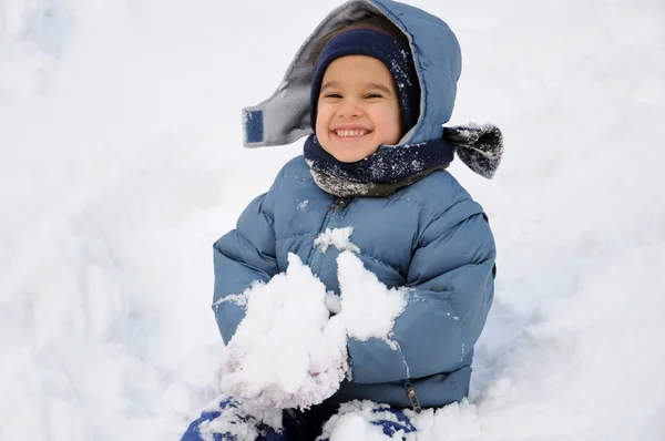 Nagy aktivitás a hó, a gyermekek és a hap — Stock Fotó