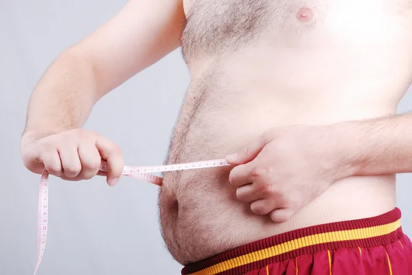 Kövér ember tartja a mérési szalag újra — Stock Fotó