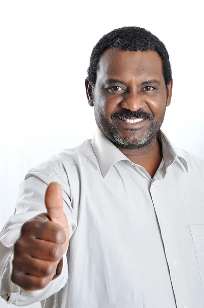 Homem preto na camisa com expressão, polegar para cima — Fotografia de Stock