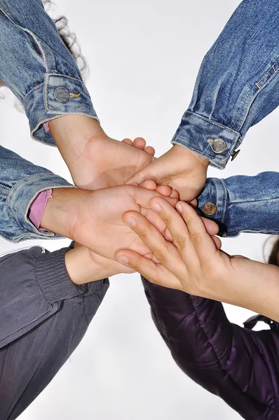 Muitas crianças mãos juntas — Fotografia de Stock
