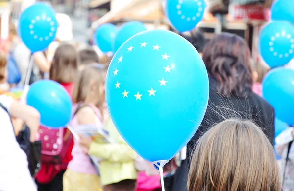 Let us go to EU, many children with balloons, no — Stock Photo, Image