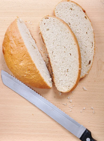 Three pieces of bread and the knife — Stock Photo, Image
