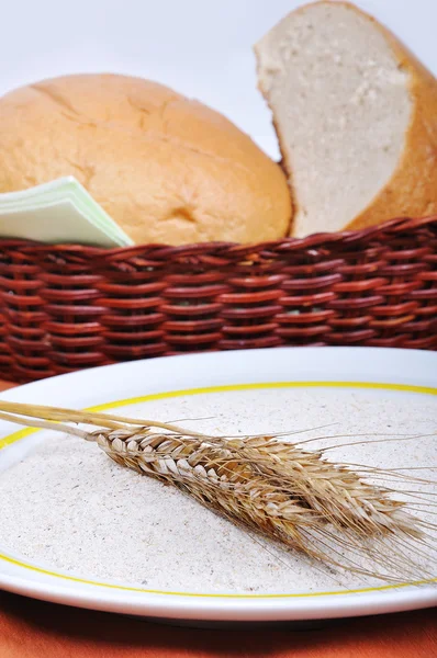 Natural bread, two pieces in basket, whe — Stock Photo, Image