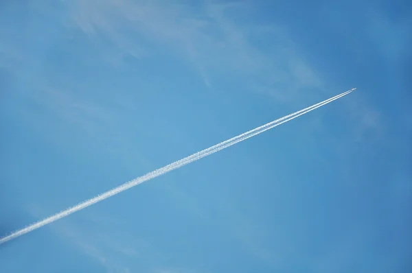 Σχήμα αεροπλάνο στον ουρανό — Φωτογραφία Αρχείου