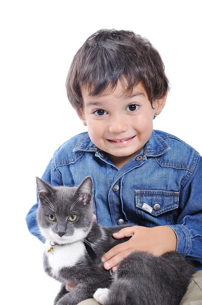 Velmi roztomilé dítě s kočkou v náručí — Stock fotografie
