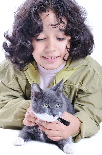 Velmi roztomilé dítě s kočkou v náručí — Stock fotografie