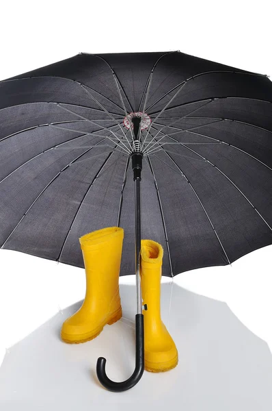 Vorbereitung auf Winter und Herbst, Regenschirm und Stiefel — Stockfoto