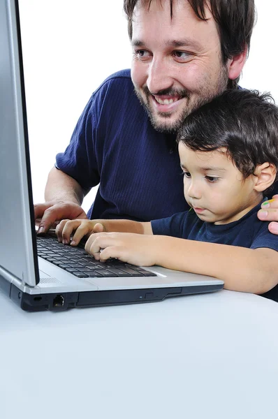 Un bambino carino con un computer portatile isolato — Foto Stock