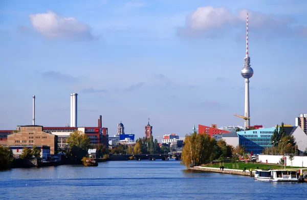 Berlin városára tv-torony — Stock Fotó