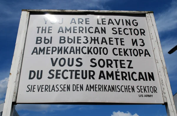 Berlin checkpoint charlie — Stock Photo, Image