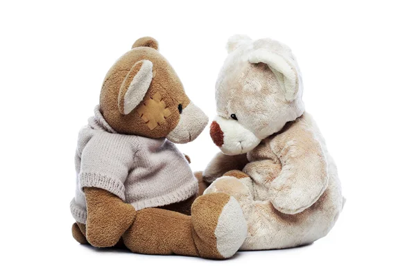 Dois ursos Teddy a olhar um para o outro — Fotografia de Stock