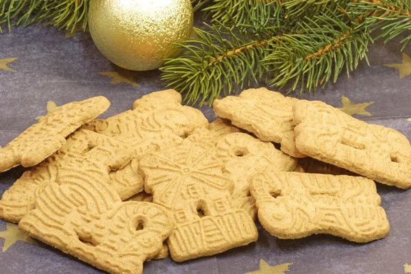 Spiced cookies with christmas decoration — Stock Photo, Image