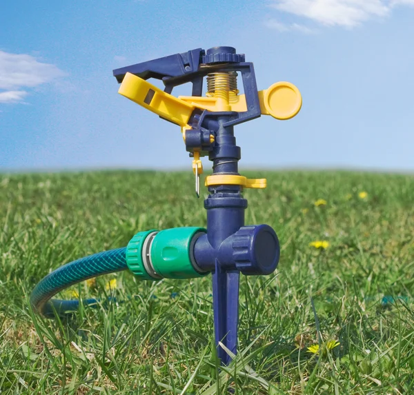 Lawn sprinkler water — Stock Photo, Image