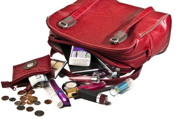 Coisas necessárias em bolsa de mulher vermelha — Fotografia de Stock